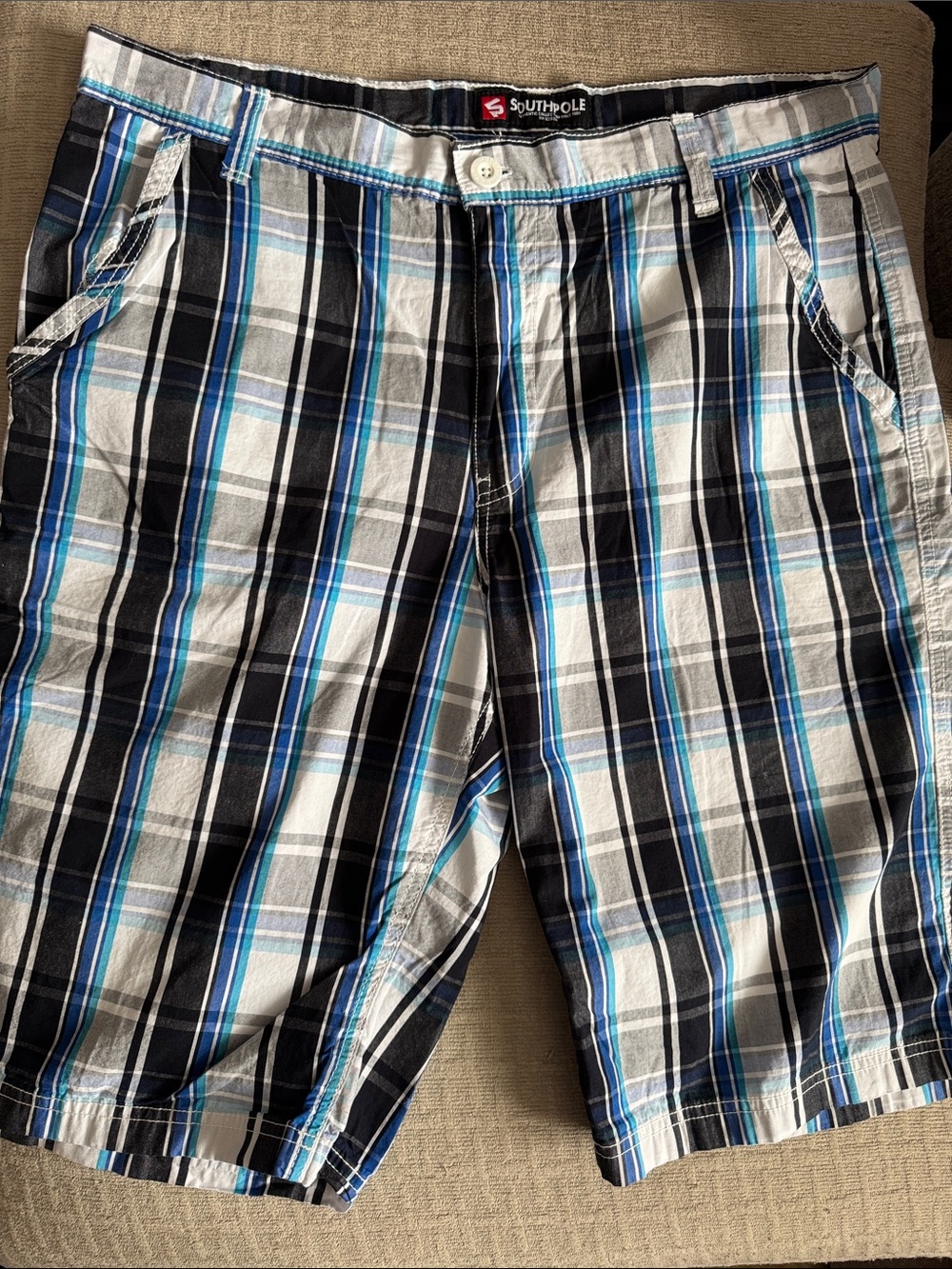 Southpole Black White and Blue Plaid Shorts,Size:36